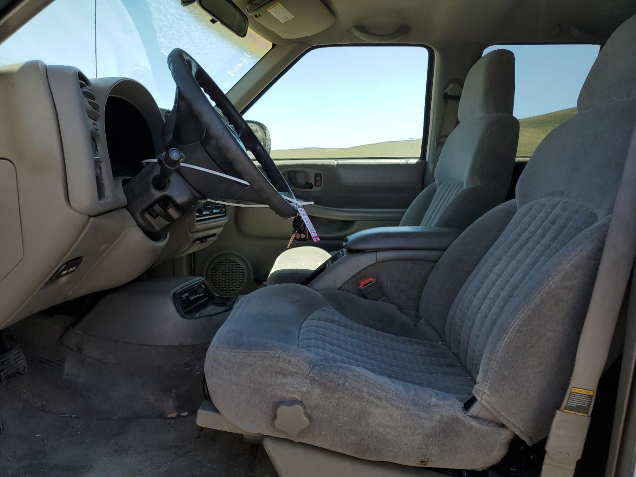 2000 Chevrolet Blazer VIN: 1GNDT13W8YK147172 Lot: 55342445