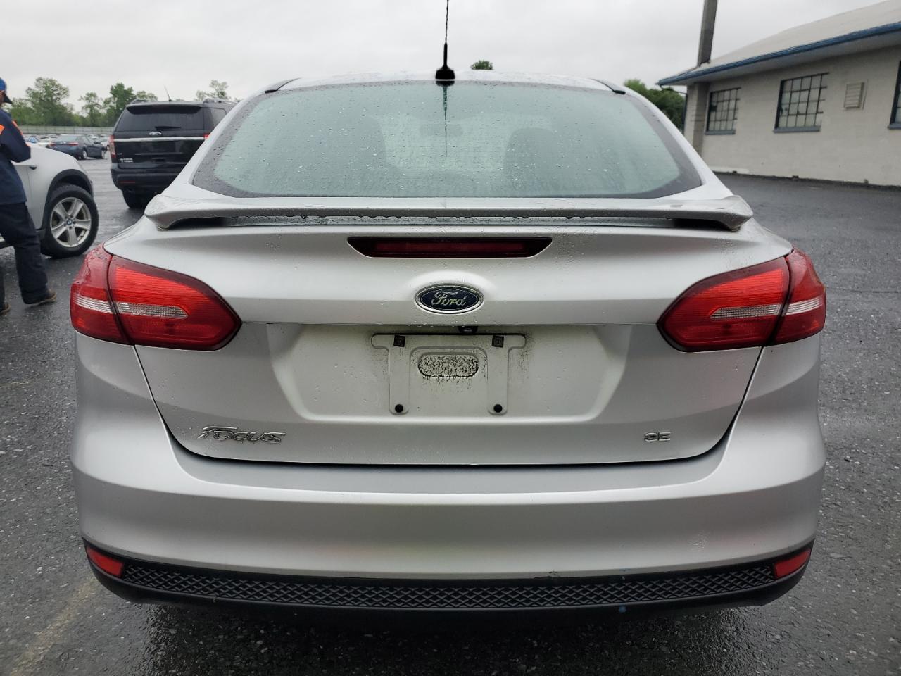 2015 Ford Focus Se VIN: 1FADP3F20FL214085 Lot: 56950985