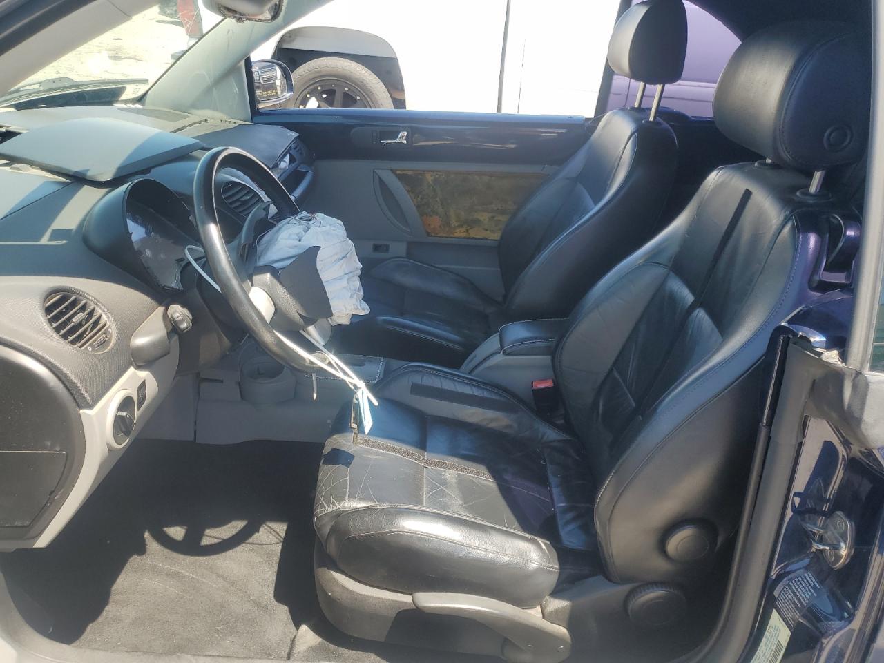 2005 Volkswagen New Beetle Gls VIN: 3VWCD31Y25M302740 Lot: 56370975