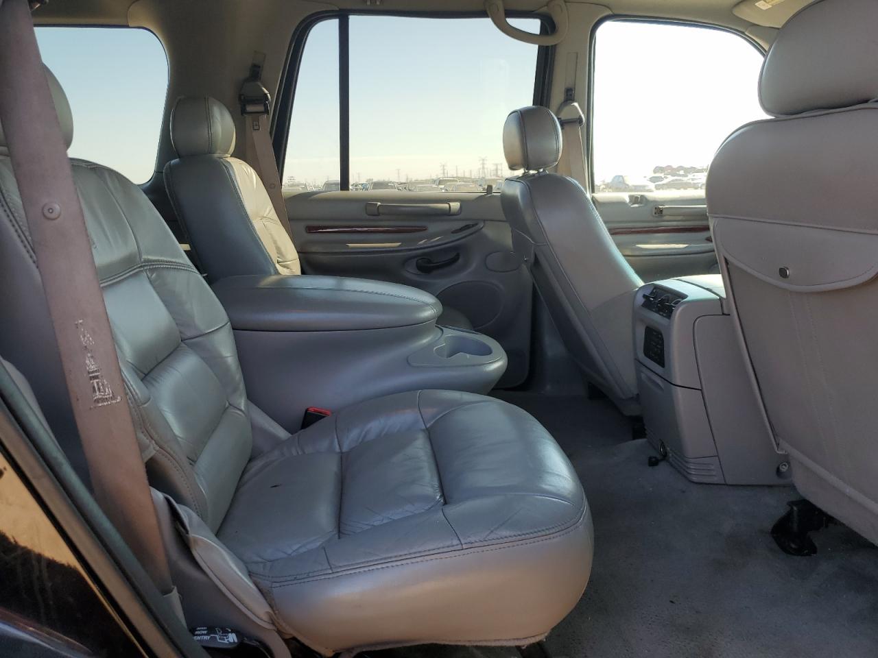 2001 Lincoln Navigator VIN: 5LMFU28R61LJ24800 Lot: 55736625