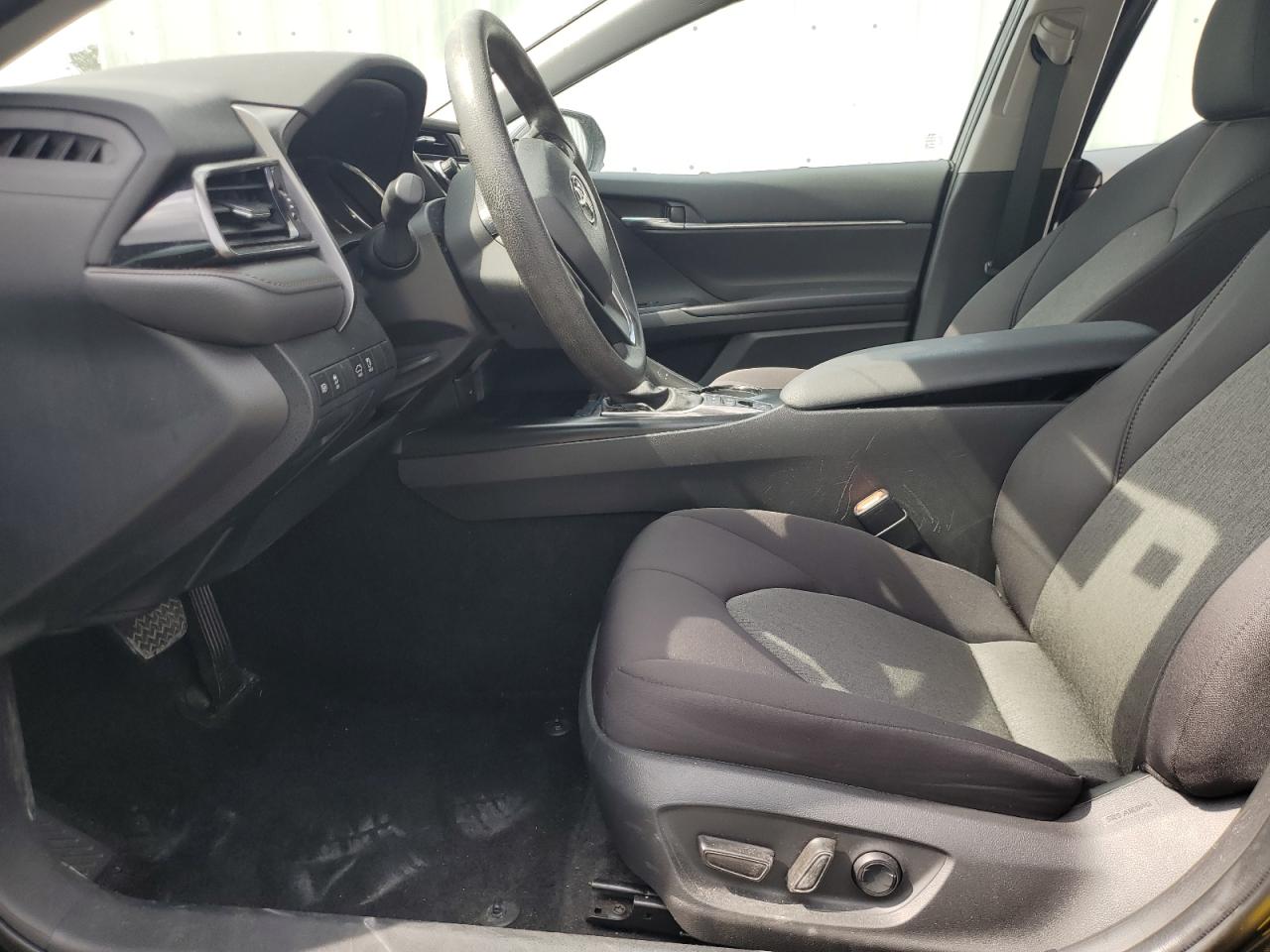 2020 Toyota Camry Le VIN: 4T1C31AKXLU526073 Lot: 57822295