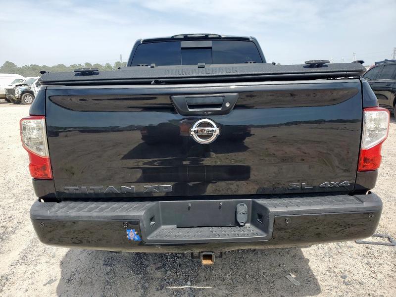  NISSAN TITAN 2018 Czarny