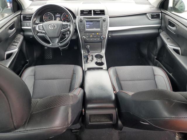 Sedans TOYOTA CAMRY 2016 Srebrny