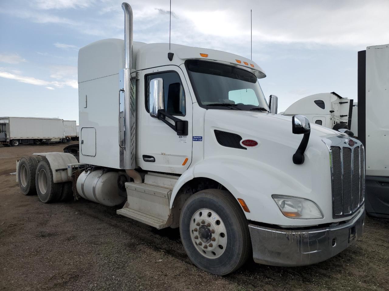Brighton, CO에서 판매 중인 2017 Peterbilt 579 Semi Truck - Minor Dent/Scratches