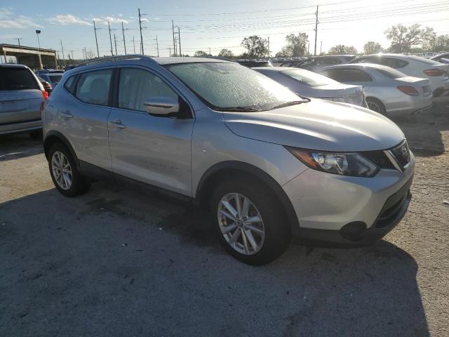  NISSAN ROGUE 2019 Srebrny