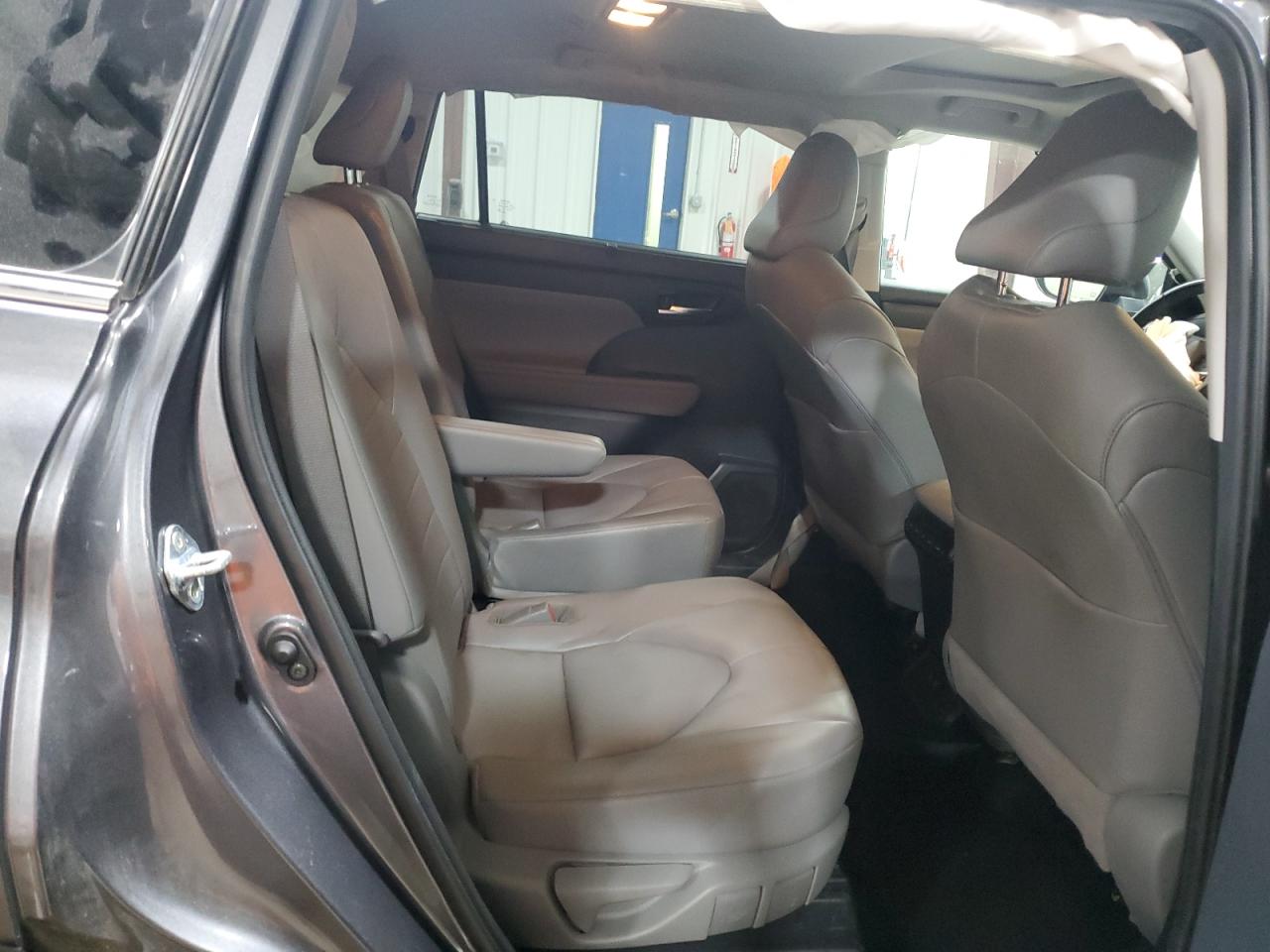 2021 Toyota Highlander Xle VIN: 5TDGZRBH5MS555752 Lot: 56575345