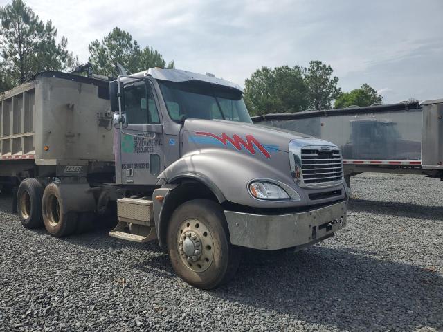 2005 Freightliner Columbia 120 Semi Truck