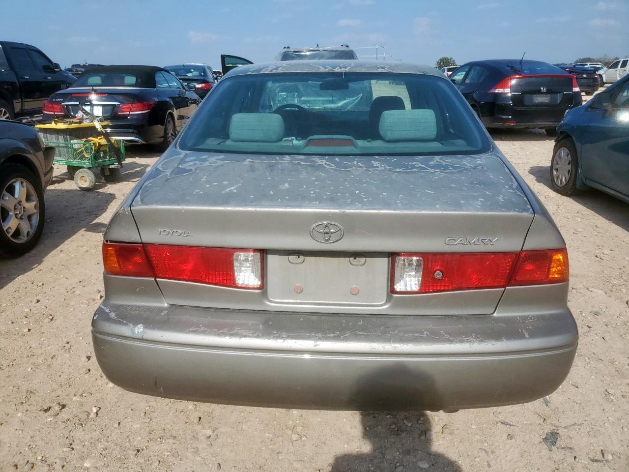 2000 Toyota Camry Ce VIN: 4T1BG22K8YU638785 Lot: 58347125