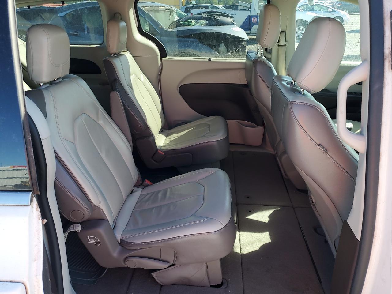 2017 Chrysler Pacifica Touring L VIN: 2C4RC1BG6HR702565 Lot: 57000755