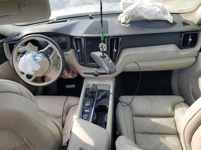  VOLVO XC60 2021 Srebrny