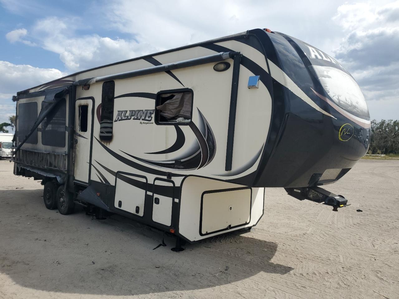 2014 Alpi 5Th Wheel for Sale in Riverview, FL - Burn