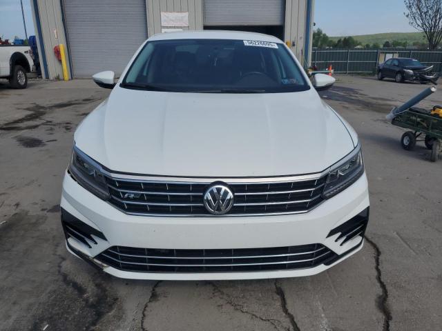  VOLKSWAGEN PASSAT 2018 Белый