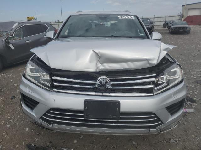 VOLKSWAGEN TOUAREG 2017 Серебристый