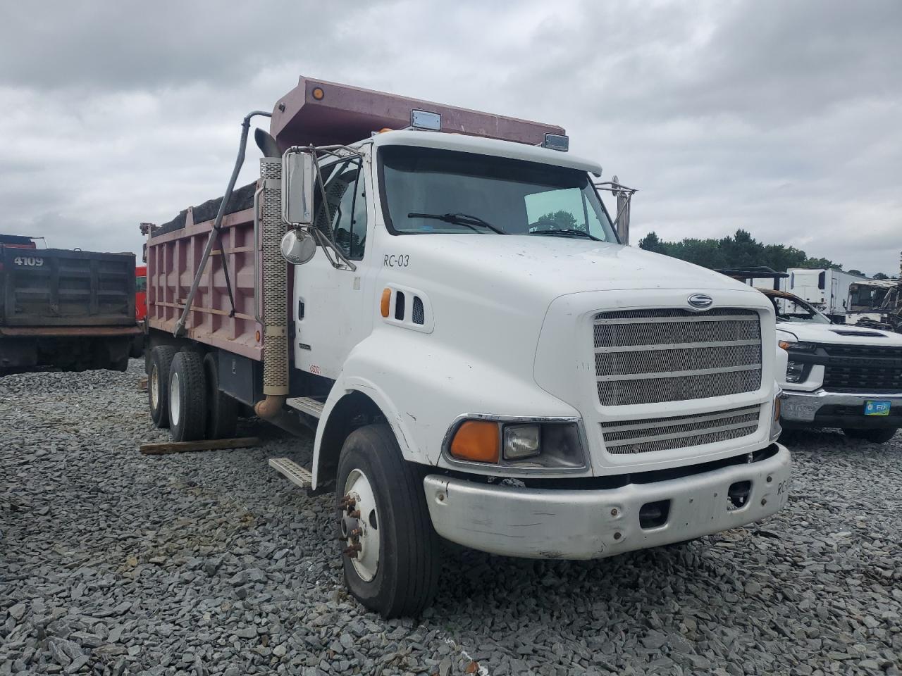2000 Sterling L9500 1Dump Truck for Sale in Dunn, NC - Front End