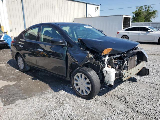  NISSAN VERSA 2018 Czarny