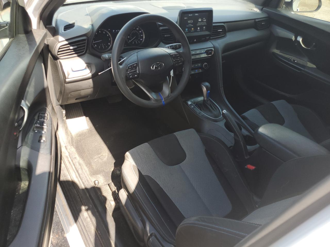 2019 Hyundai Veloster Base VIN: KMHTG6AFXKU015613 Lot: 54073665