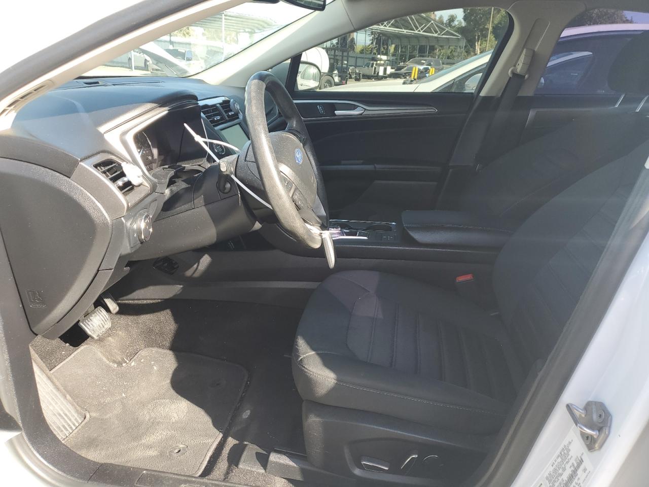 2019 Ford Fusion Se VIN: 3FA6P0LU0KR263960 Lot: 54037495