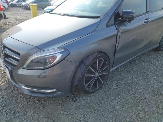 2013 MERCEDES BENZ B180 BLUEE