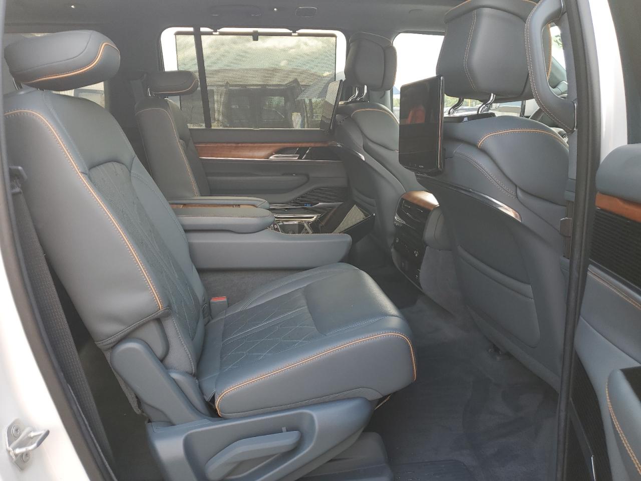 2022 Jeep Grand Wagoneer Series Iii VIN: 1C4SJVGJ3NS104673 Lot: 56624915
