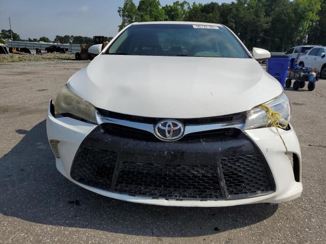  TOYOTA CAMRY 2017 Белый