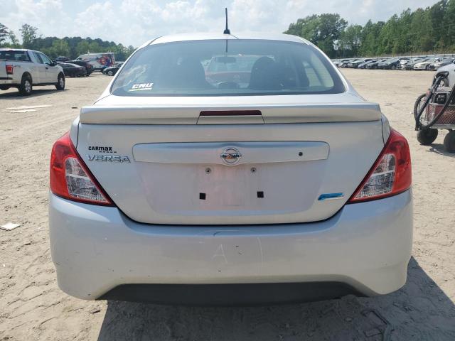  NISSAN VERSA 2015 Серебристый