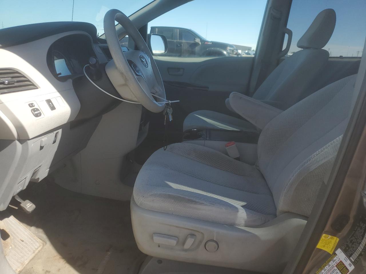 2012 Toyota Sienna Le VIN: 5TDKK3DC9CS180332 Lot: 57476375