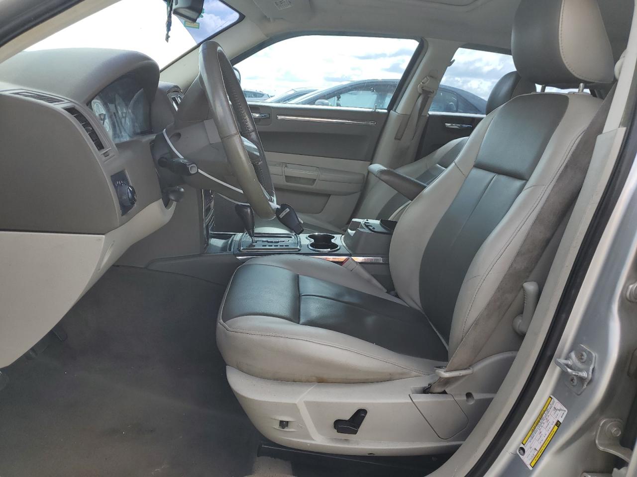 2008 Chrysler 300 Touring VIN: 2C3LA53GX8H238143 Lot: 56911825