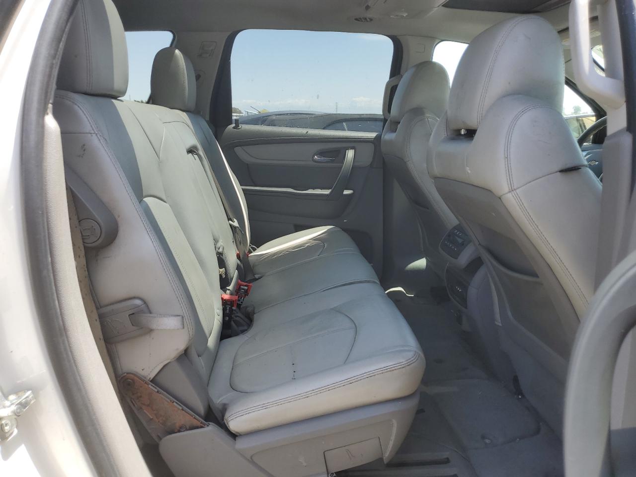 1GNKVHKD0FJ321197 2015 Chevrolet Traverse Lt