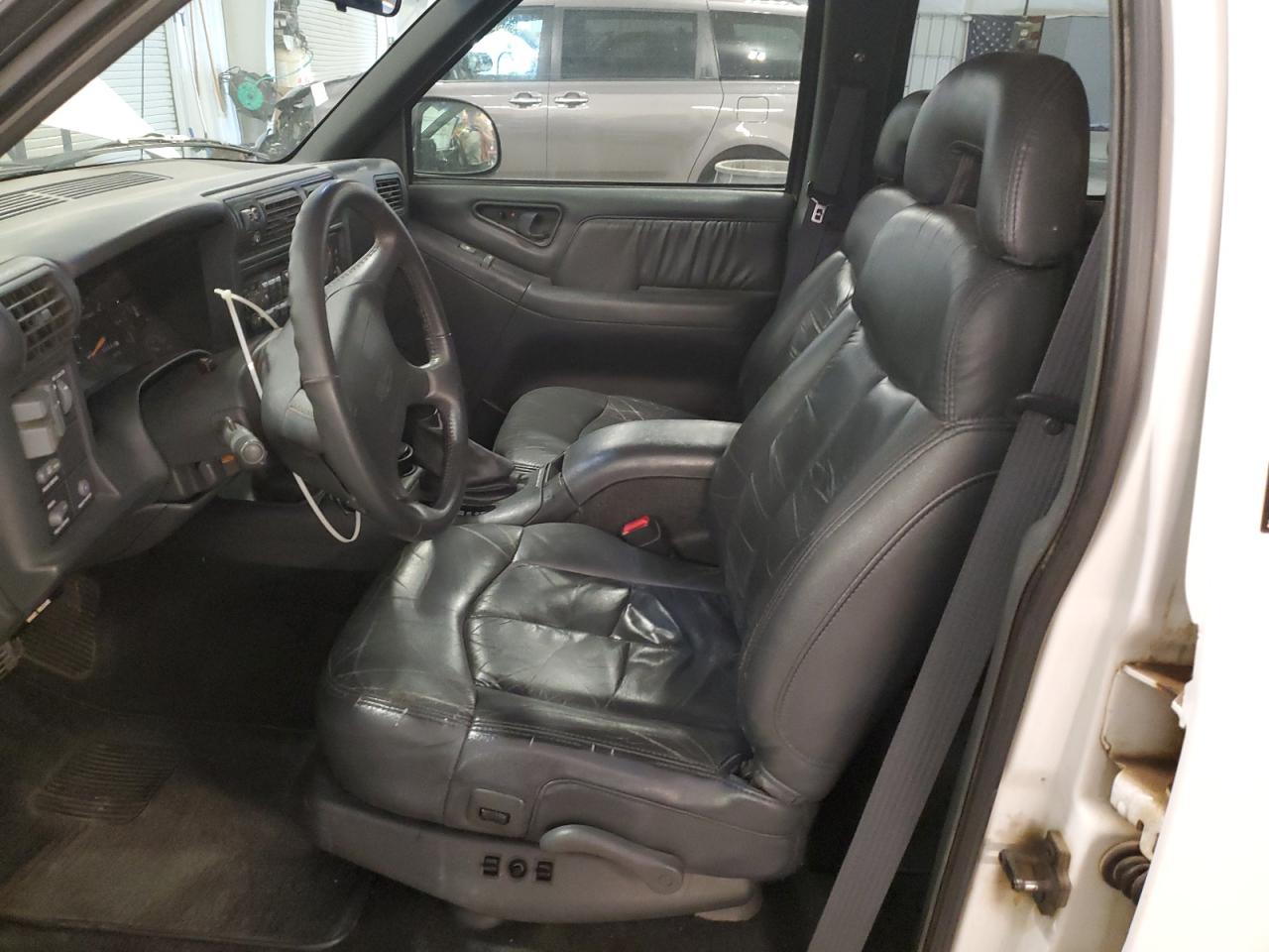 1997 GMC Jimmy VIN: 1GKDT13W8V2548861 Lot: 55925445