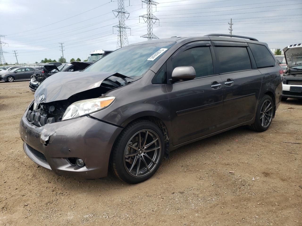 2012 Toyota Sienna Xle за продажба в Elgin, IL - Front End