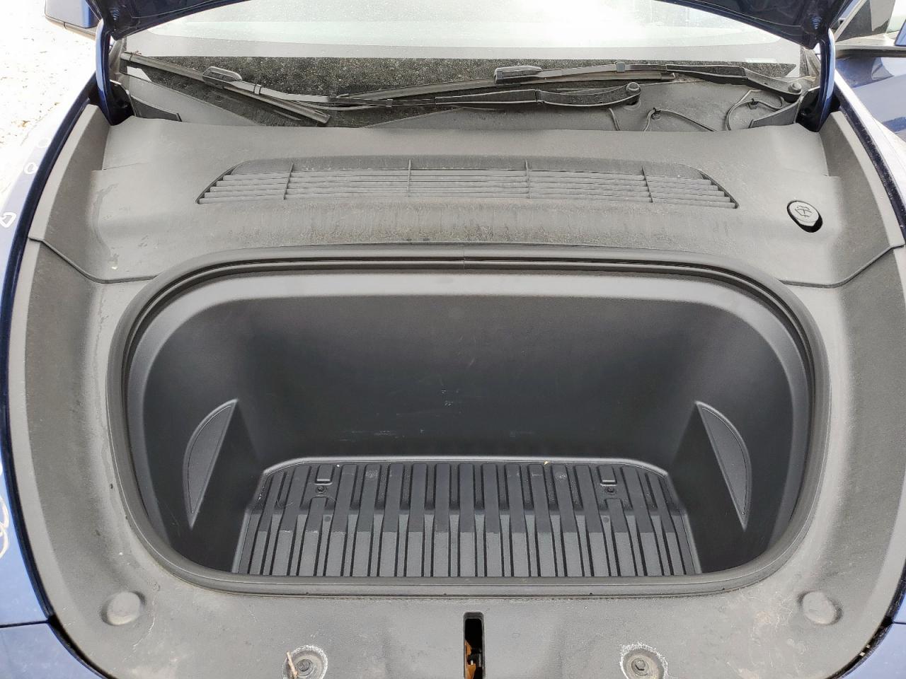 2024 Tesla Model Y VIN: 7SAYGDEDXRA327568 Lot: 56755505