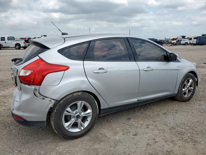 Hatchbacks FORD FOCUS 2014 Silver