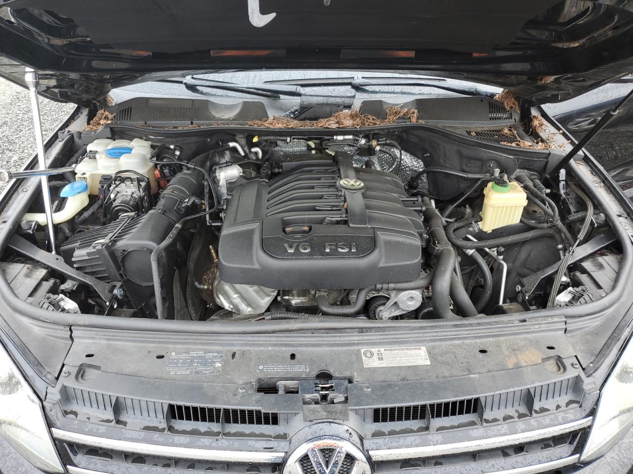 2011 Volkswagen Touareg V6 VIN: WVGFF9BP9BD002814 Lot: 57528445