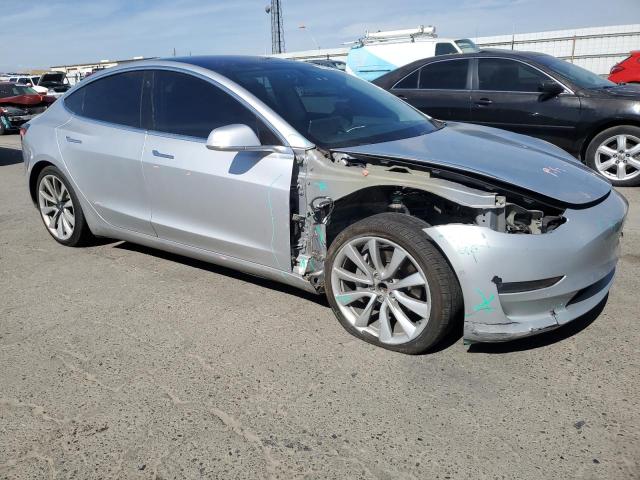  TESLA MODEL 3 2018 Серебристый