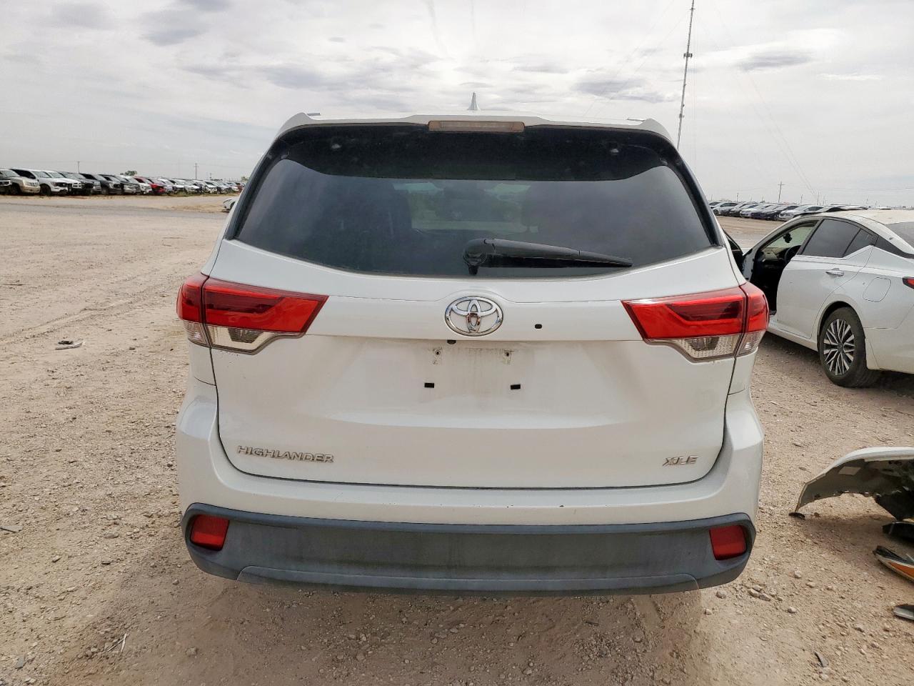 2018 Toyota Highlander Se VIN: 5TDKZRFH2JS540769 Lot: 56658585