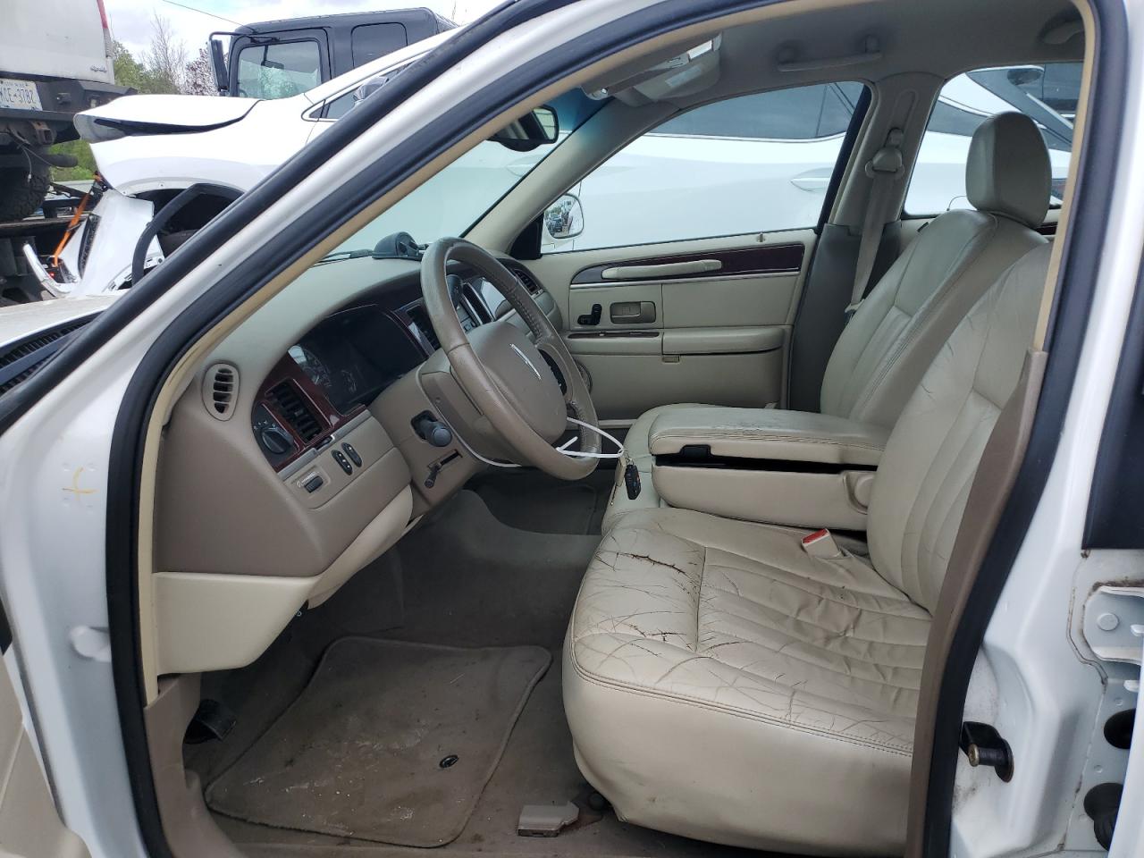 2005 Lincoln Town Car Signature VIN: 1LNHM81W75Y651123 Lot: 57106815