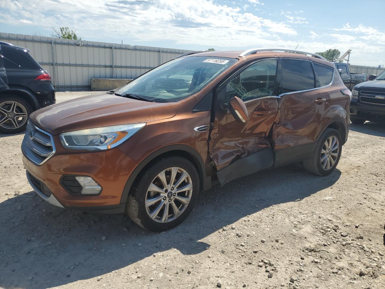 2017 Ford Escape Titanium продається в Kansas City, KS - Side