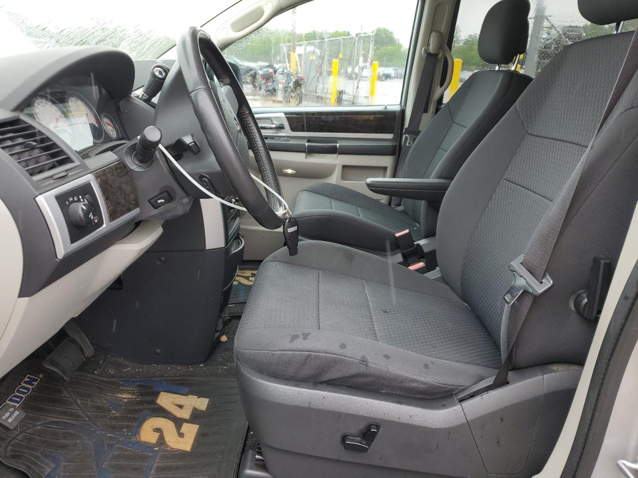 2010 Dodge Grand Caravan Sxt VIN: 2D4RN5D11AR461842 Lot: 58143205