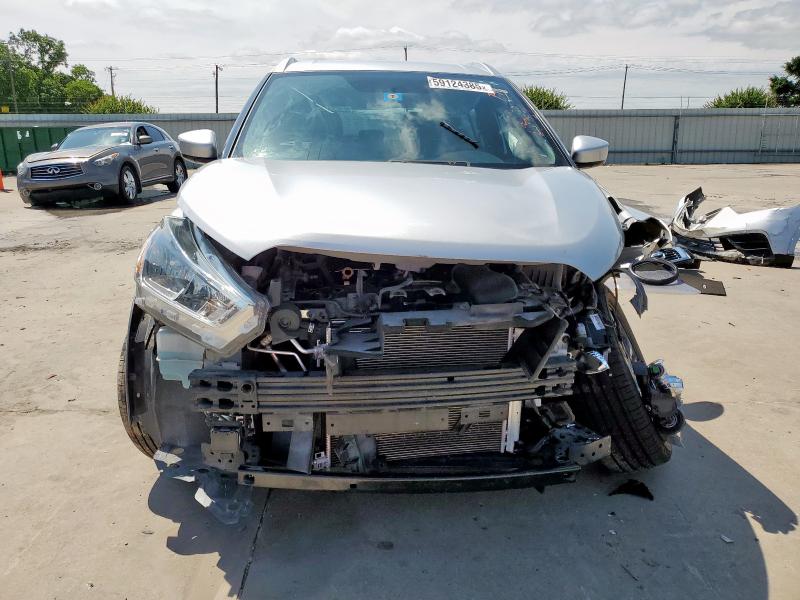  NISSAN KICKS 2018 Srebrny