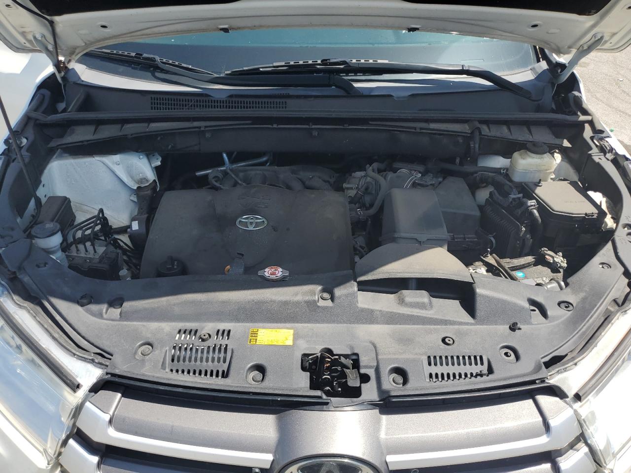 2018 Toyota Highlander Le VIN: 5TDBZRFH4JS890548 Lot: 56752715