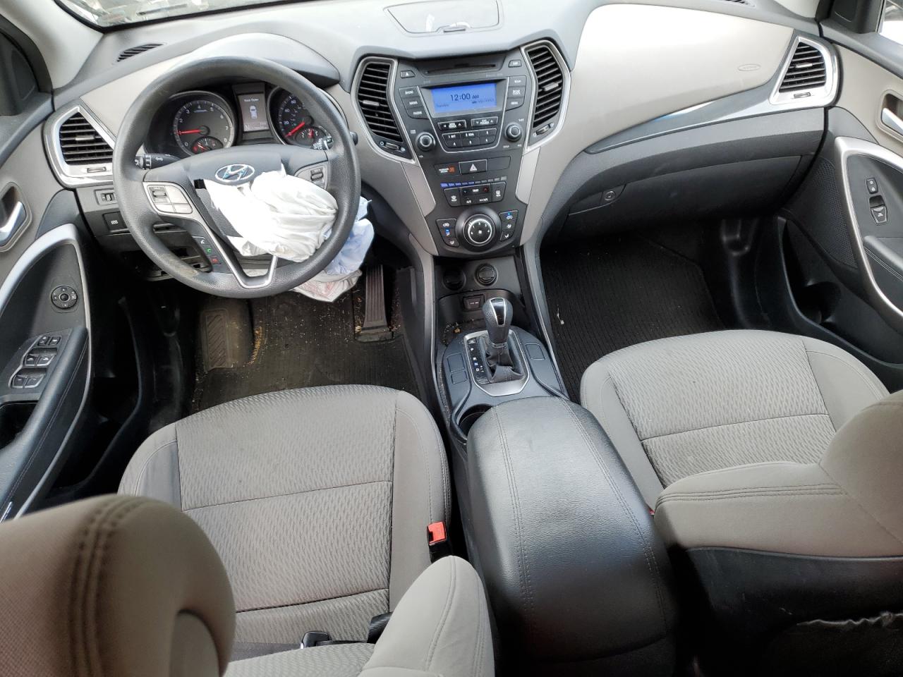 2016 Hyundai Santa Fe - Image 8