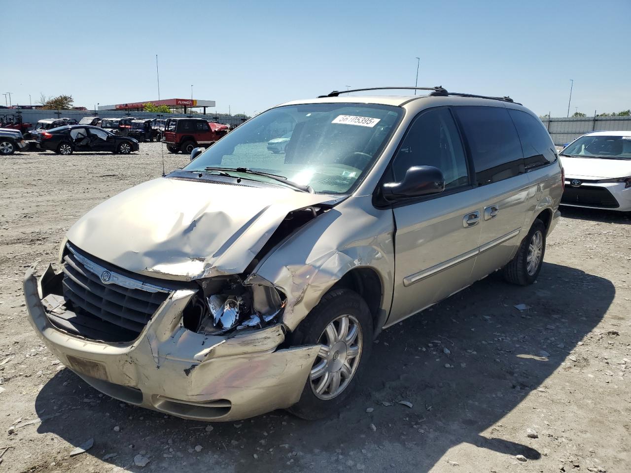 2005 Chrysler Town & Country Touring zu verkaufen in Cahokia Heights, IL - Front End