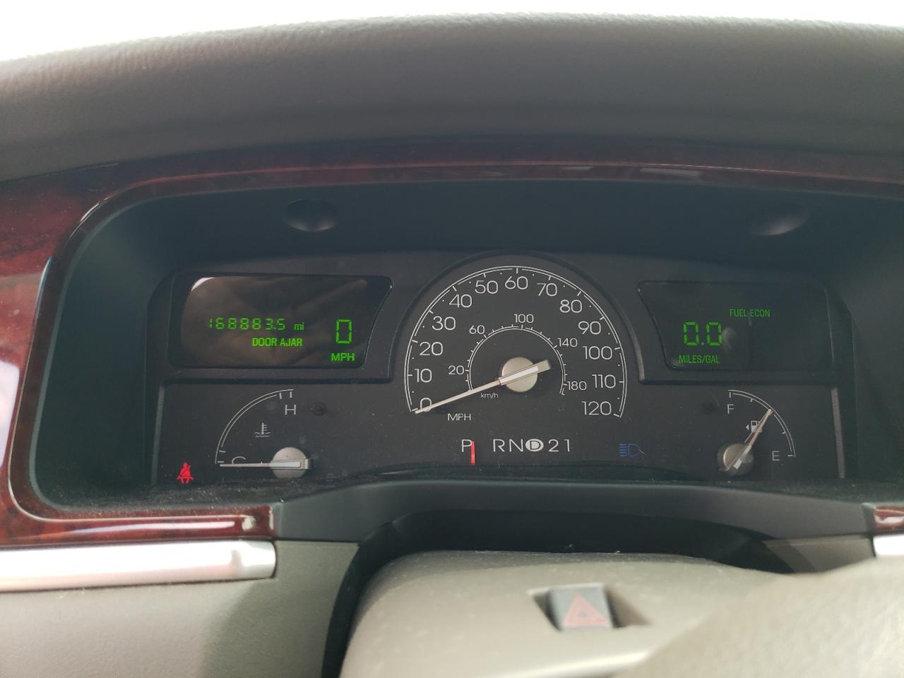 2005 Lincoln Town Car Signature VIN: 1LNHM81W25Y666645 Lot: 56103945