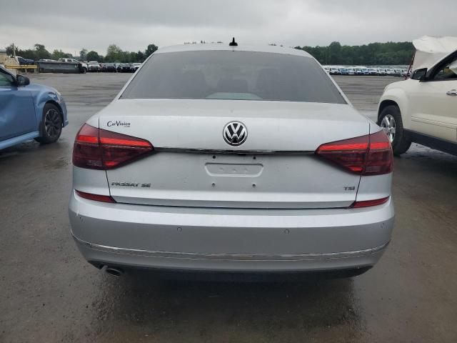  VOLKSWAGEN PASSAT 2018 Серебристый