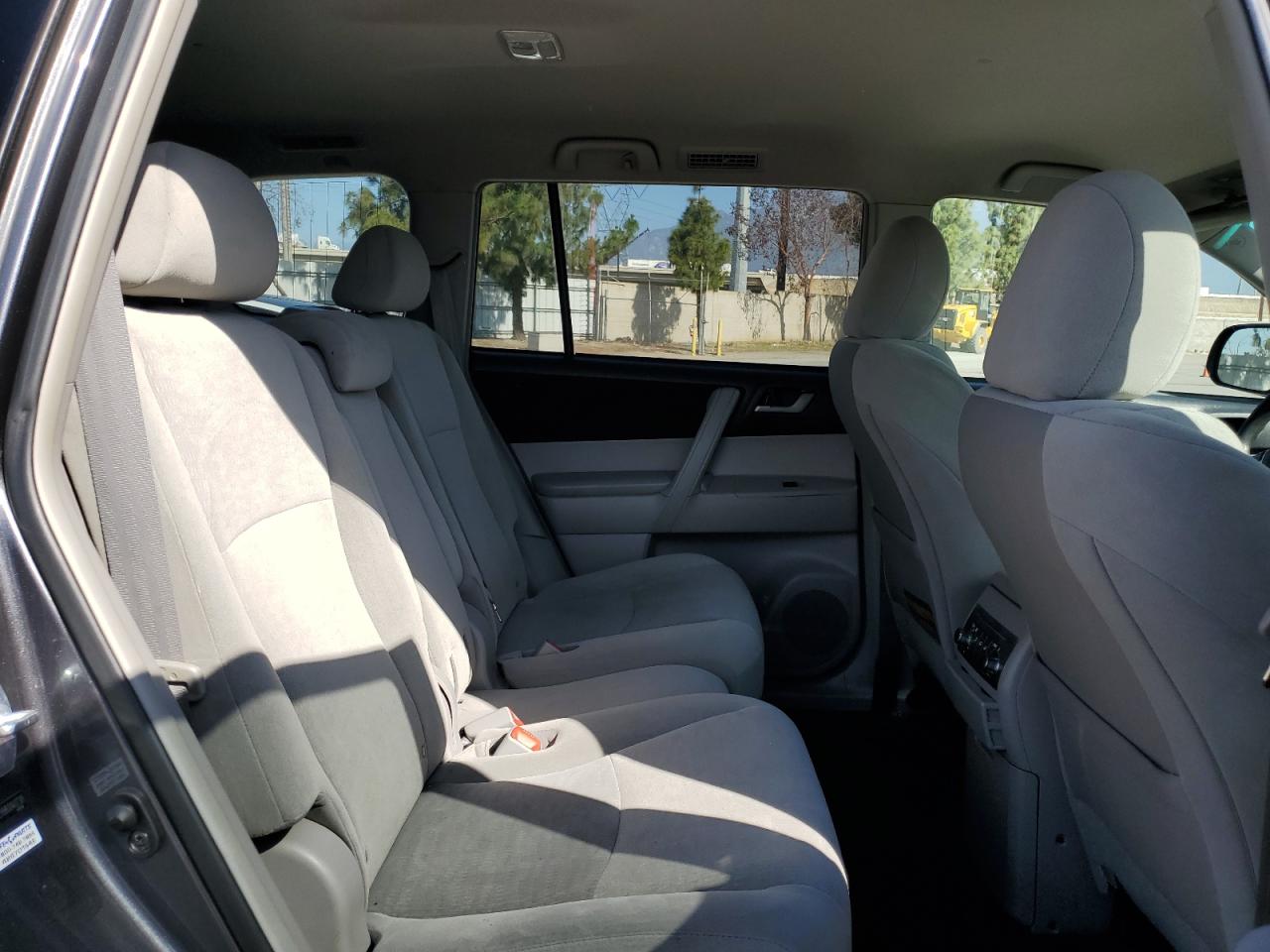2011 Toyota Highlander Base VIN: 5TDZK3EH9BS040739 Lot: 57082695
