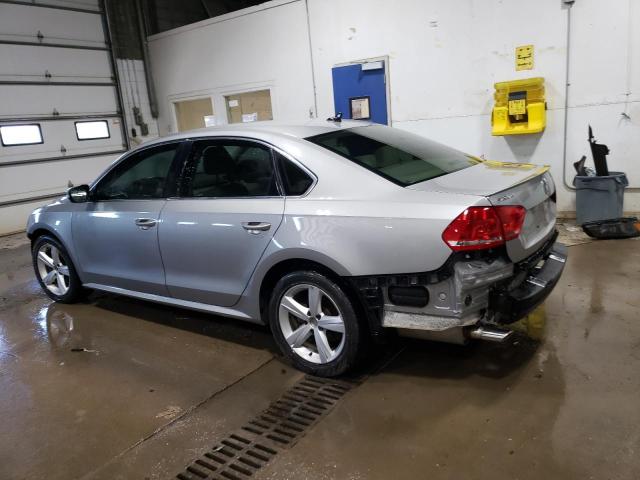 Sedans VOLKSWAGEN PASSAT 2013 Silver
