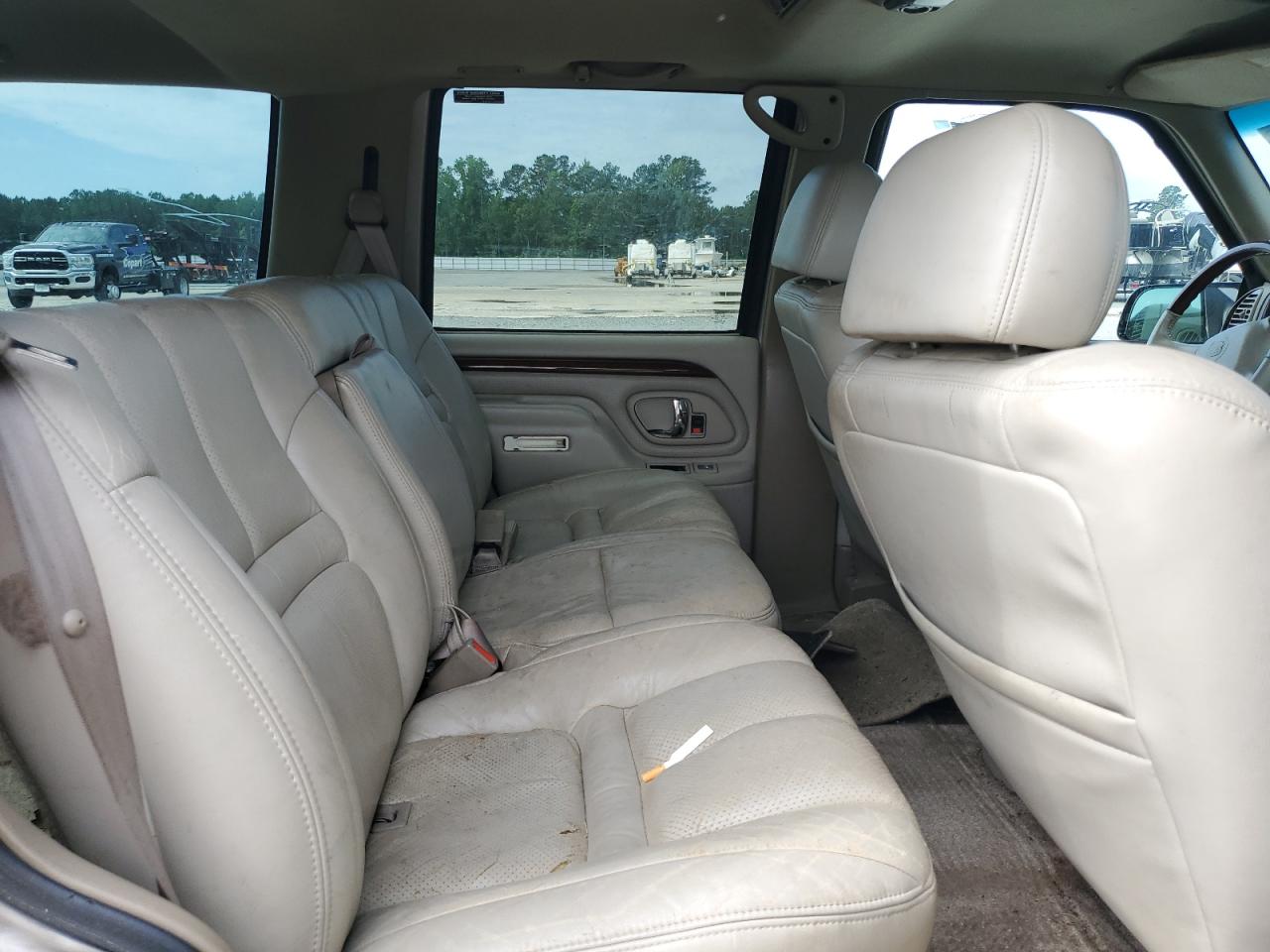 2000 Cadillac Escalade Luxury VIN: 1GYEK63R8YR220369 Lot: 56675975