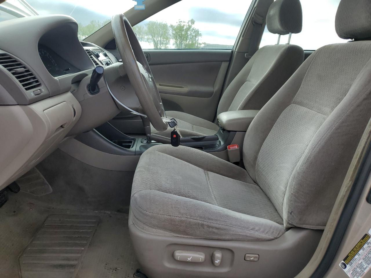 2004 Toyota Camry Le VIN: 4T1BE32K74U794077 Lot: 55797585