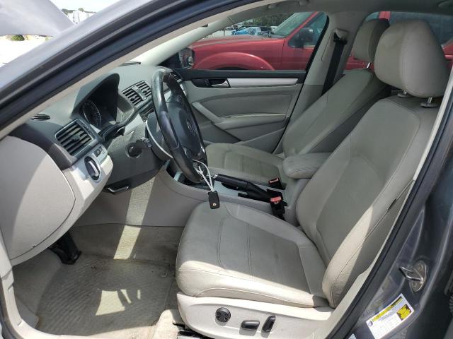 Sedans VOLKSWAGEN PASSAT 2013 Szary