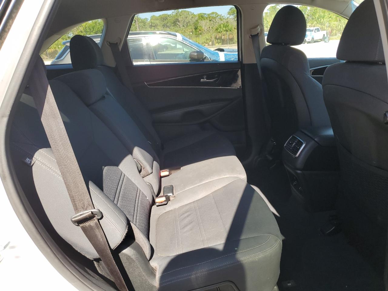 2019 Kia Sorento L VIN: 5XYPG4A34KG499523 Lot: 57080185